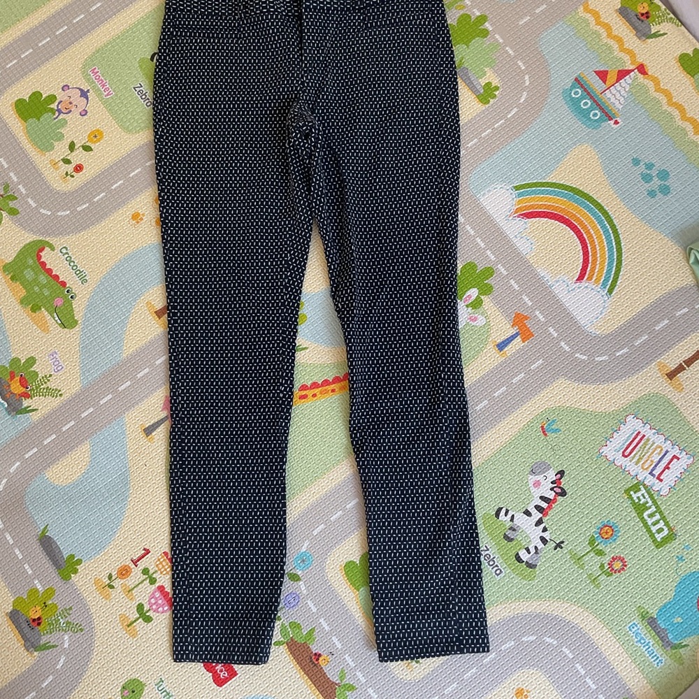 Banana Republic black and White Pattern
Size 00